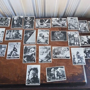 Wähle aus Vintage Lost In Space Trading Cards 1966 Topps Space Productions USA Pink Illustrierte Rückseite 60er Jahre Mid Century Sammelobjekt Ephemera