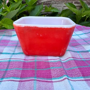 Vintage Pyrex Röd Fridgie Kylskåpsgryta Nr 501-B Lock 1 1/2 koppstorlek