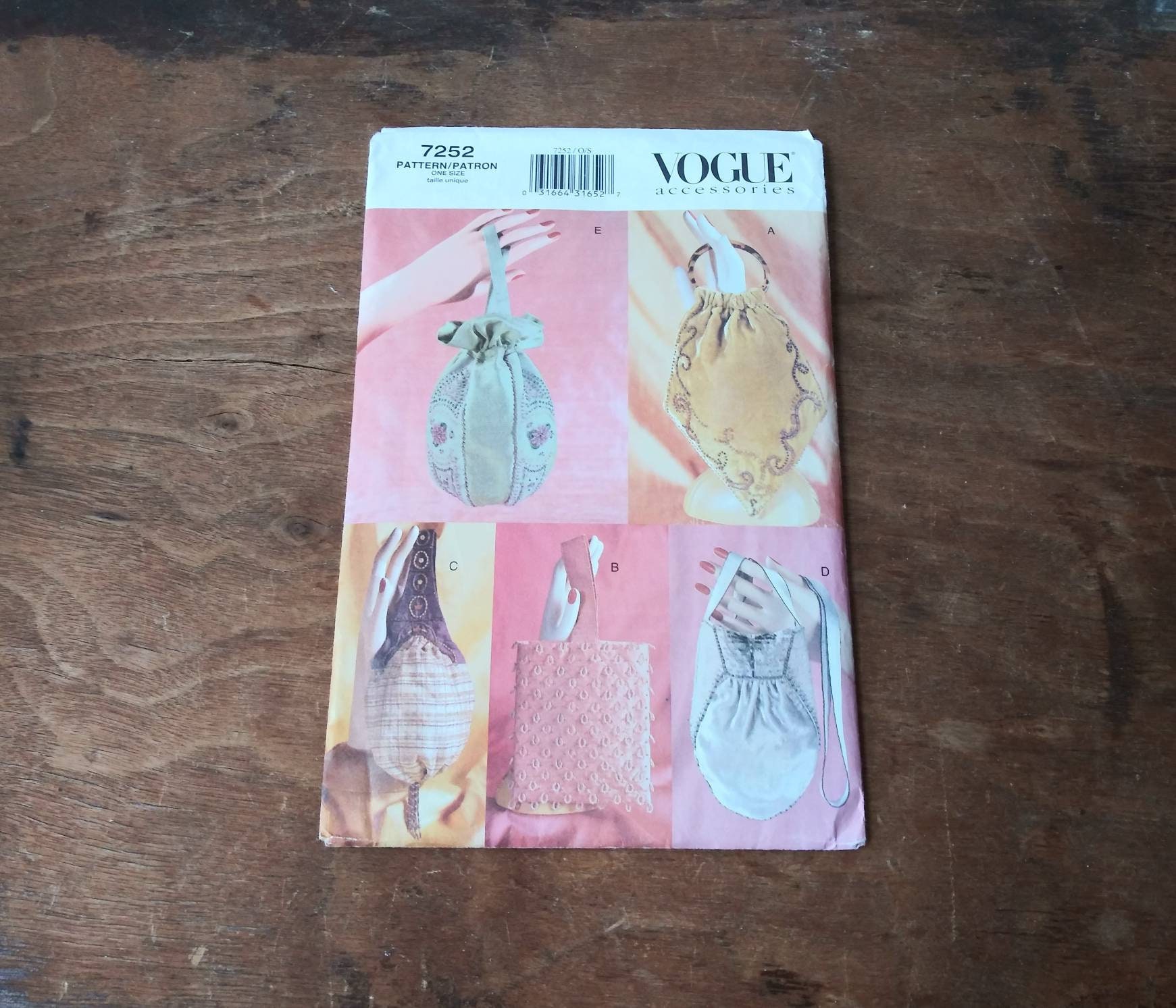 UNCUT Beaded Bags PATTERN Vogue Accessories 7252 CRAFTS Historical Vintage Purse