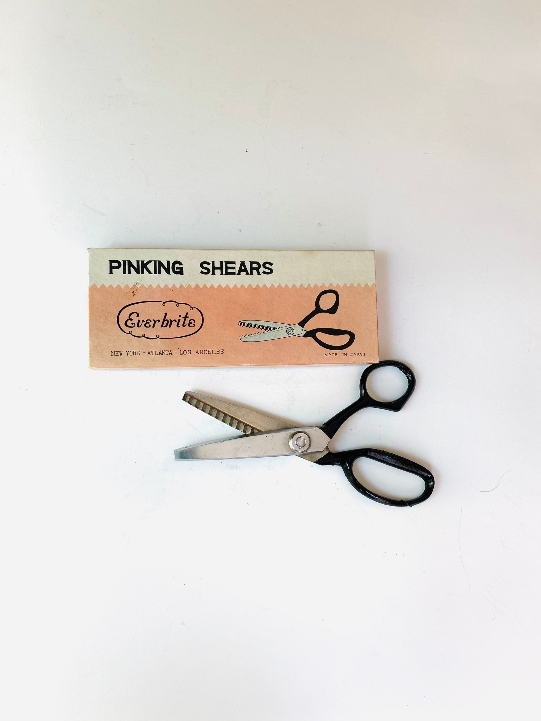 Pinkut Pinking Shears for Fabric Cutting With Cushioned Handles  Stainless-steel Edges 22 Cm for Crafting, Dressmaking, & Sewing 
