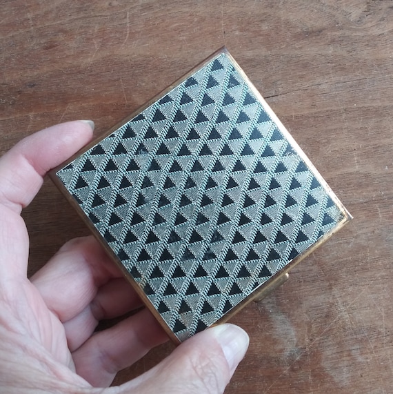 Triangle Powder Compact - Bakelite Powder Compact - 2… - Gem