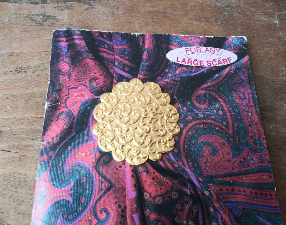 Vintage the Shawl Clip by Lieba With Accompanying How to Wear Booklet 1988  Made in USA Baltimore MD 80's Fashion Accessory & Illustration 