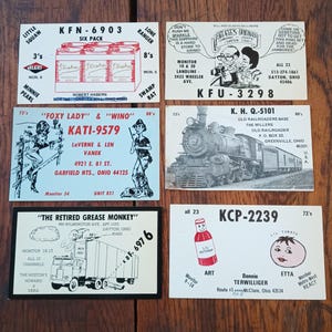 Carte QSL vintage : Strohs Minnie Pearl Lone Ranger Bee Gees Foxy Lady & Wino Train Rr Grease Monkey Tomato Années 70 SM Cartes postales CB Radio Ephemera