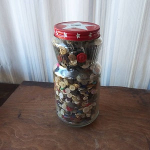 Large Vintage Jar of Buttons Sewing Button Lot in Vintage Glass Coffee Jar Red Star 40&#39;s 50&#39;s 60&#39;s 70&#39;s Crafts Jewelry Sewing Room