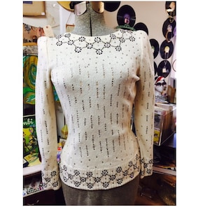 Vintage Adolfo Saks Quinta Avenida Rhinestone Embellecido suéter diseñador cóctel fiesta chic suéter blanco Rhinestones lentejuelas brillantes pequeño