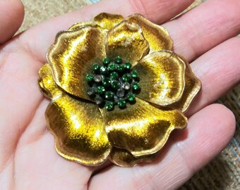 Vintage Brooch Brushed Yellow Gold Flower W Tiny Center