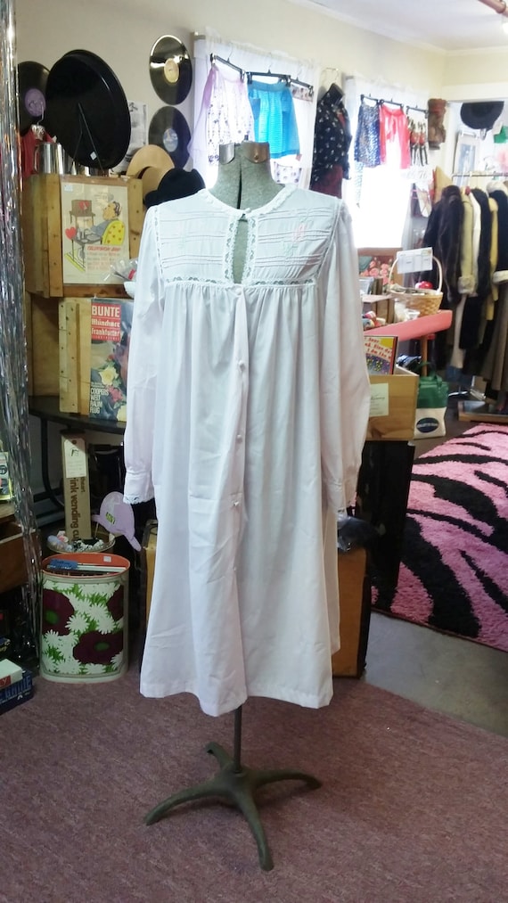 Vintage Nightgown Barbizon Pale Pastel Pink w Embroid Gem