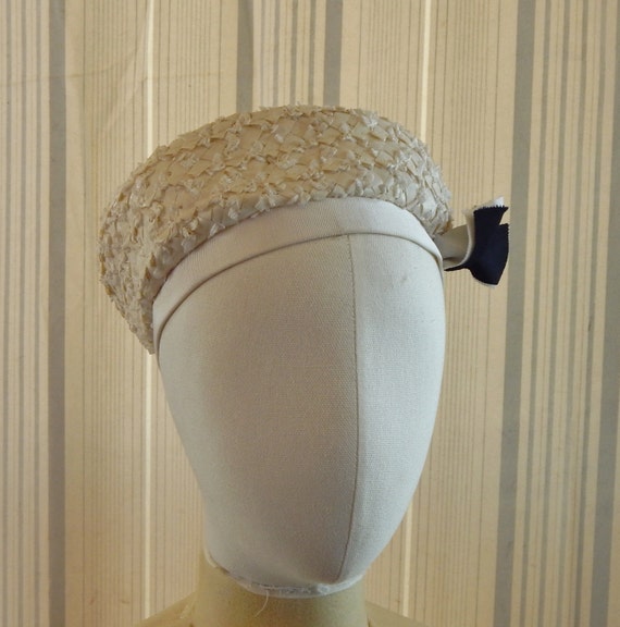 Vintage Hat Ivory White & Navy Braided Straw Bere… - image 2