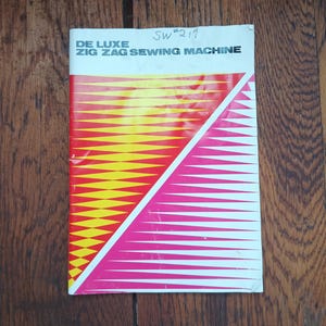 Manuale di cucito vintage De Luxe, libretto per macchina da cucire a zig-zag, istruzioni per cucire a casa negli anni '70