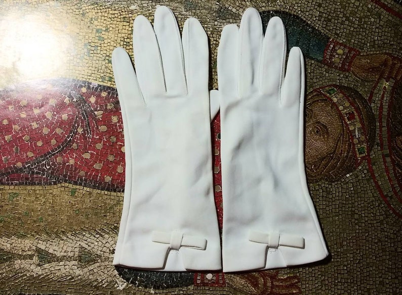 Vintage Gloves Hansen White Formal Gloves w Wrist Bows and Original Tag 50's 60's Mid Century Fashion Accessory image 3