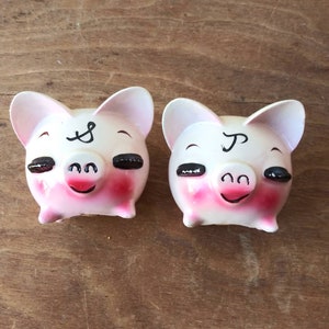 Vintage Pig Salt & Pepper Shakers Chubby Pastel Pink Pigs with Long Black Eyelashes 50&#39;s Mid Century Kitsch Decor Kitchen Decor