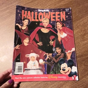 Vintage Simplicity Halloween Costume Pattern Catalog Autumn 2000 Renaissance Disney Dracula Wizards WCW Wrestling Princess Wizard of Oz