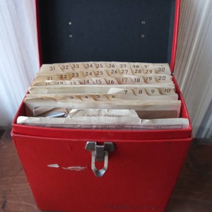 Étui de transport vintage pour 45 disques Time Warp des années 70 34 pcs 45 disques Voyage dans le temps avec musique Collection de disques vinyles des années 60 70 Welcome Back Kotter