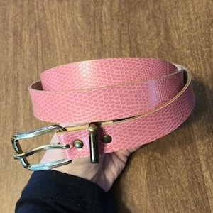 Vintage Belt Pink Reptile Faux Leather Skinny Belt with Silver Buckle 70&#39;s 80&#39;s Fashion Accessory