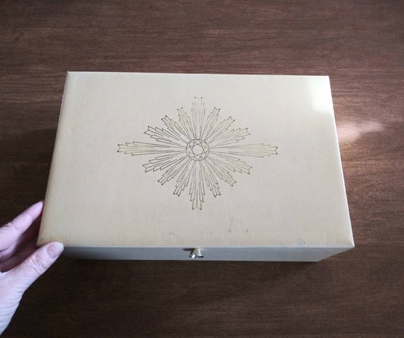 Large Vintage Jewelry Box Cream Diamond Starburst… - image 2