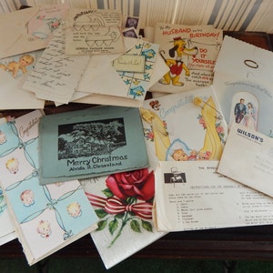 Vintage Ephemera relleno caja de papel tarjetas de papel cartas Navidad bebé ducha Vintage mezclada media suministro 50's 60's Mid Century A Few Older