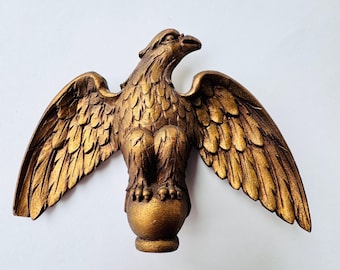 Uit hout gesneden adelaar kruisbloem, metallic goud geverfd