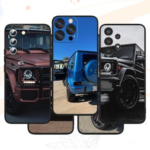 Pode incluir: Três capas retangulares para telemóvel com imagens de alta resolução de SUV de luxo. A capa da esquerda mostra a frente de um veículo castanho mate, a central a traseira de um SUV azul brilhante e a da direita um SUV preto de perfil.