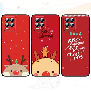 Op de afbeelding: Drie rode telefoonhoesjes met kerstthema's. Eén heeft een rendier, een andere zegt "Hello Christmas" met een peperkoekmannetje, en de derde zegt "Special wishes for a Merry Christmas".