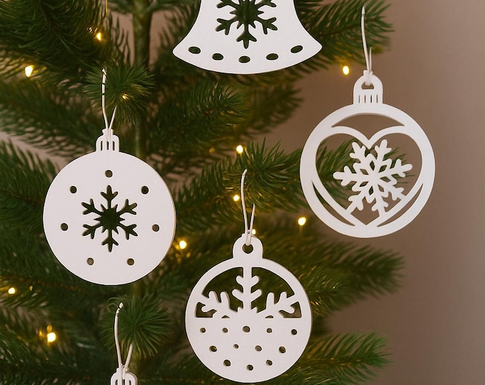 Featured listing image: Handmade Christmas tree ornaments made from casting compound | casting powder – elegant white decorations with a snowflake motif for a festive winter mood