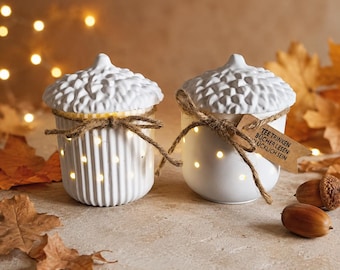 Acorn-shaped tealight holder with LED light – hand-poured autumn decoration made from casting powder | Gift for cozy evenings | 9 × 11 cm