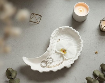 Angel Wing Dish made of Raysin | Jewelry Dish & Decorative Tray | Handmade Gift for Loved Ones | Stylish Winged Tray White