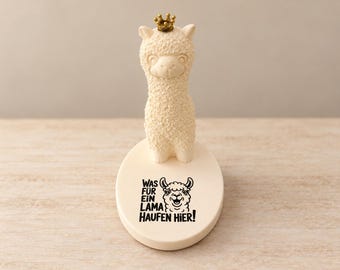 Alpaca decoration on a pedestal | With crown or straw hat – a humorous gift for alpaca fans