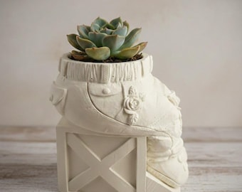 Decorative planter in the shape of trousers, made from Raysin – Handmade unique piece for succulents & interior design enthusiasts, modern design, boho gift idea, sculpture vase