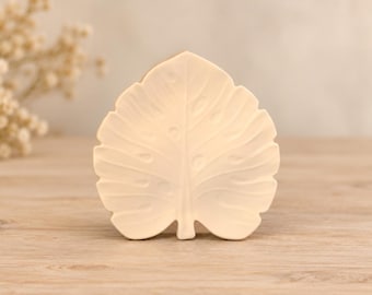 Leaf-shaped bowl | Hand-cast autumn decoration made from Venus arm for table and dresser