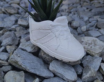 Mini sneaker flowerpot made of Raysin – Handmade decoration for succulents | Gift idea for a birth, baptism, or housewarming