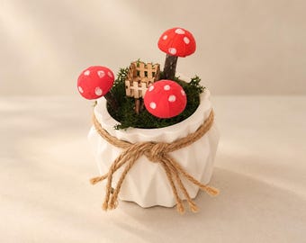 Mushroom vase made from Venus's arm | Hand-cast vase for your autumn decorations