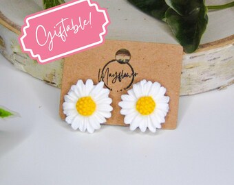 Daisy Studs - White Polymer Clay Earrings - Gift for Gardeners