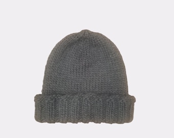 Gebreide wollen beanie, legergroen, dubbel geribbeld, snelle verzending