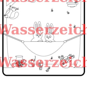 Könnte beinhalten: Eine Schwarzweiß-Zeichnung von zwei Hasen, die in einer Hängematte entspannen. Die Hasen tragen Schleifen und haben lange Ohren. Es gibt Bienen, einen Krug Limonade und zwei Gläser Limonade auf dem Bild.