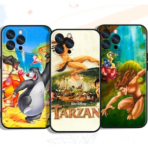 Pode incluir: Três capas de telefone que apresentam diferentes cenas do filme da Disney Tarzan. A primeira capa apresenta Tarzan balançando na selva, a segunda capa apresenta Tarzan e Jane, e a terceira capa apresenta Tarzan e Terk.
