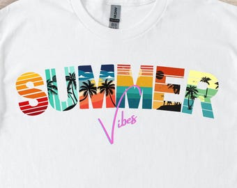 Camiseta Summer Vibes: Camiseta con gráfico retro de palmeras y atardecer