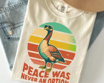Camiseta Comfort Colors® Vintage Goose Meme, divertida camiseta de regalo con el lema "La paz nunca fue una opción".