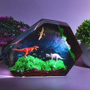 Diorama de dinosaure en résine - Lampe de scène époxy jurassique faite main - Exposition de forêt préhistorique, décoration de chambre de dinosaure et cadeau pour enfants