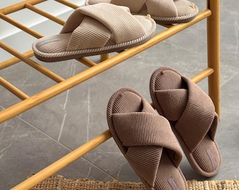 Stylish Women's Slippers: Comfortable Indoor Footwear for Loungewear