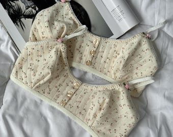 Blommig Pointelle-bralette i ekologisk bomull för kvinnor: Bygelfri BH med mjuka kupor i bomull