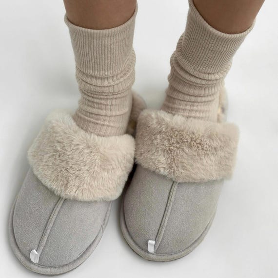 Flanellen extra brede pantoffels voor dames voor binnen en buiten [warme upgrade] warme pantoffels voor dames, zacht en comfortabel, warm je voeten in de winter, damesslippers met zolen en rug, roze