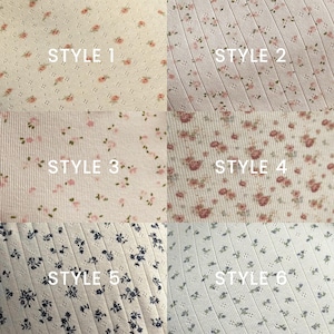 K&ouml;nnte beinhalten: Sechs Stoffmuster mit floralen Designs. Die Stile 1, 2, 3 und 4 haben rosa Bl&uuml;ten, w&auml;hrend die Stile 5 und 6 blaue Bl&uuml;ten zeigen. Die Stoffe haben eine gerippte Textur und sind mit der Stilnummer versehen.
