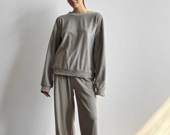 Conjunto de ropa de estar por casa de felpa: Pijama acogedor para la primavera