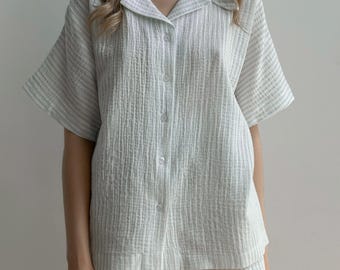 Pyjamaset van mousseline: ademend katoenen shirt en shorts Loungekleding