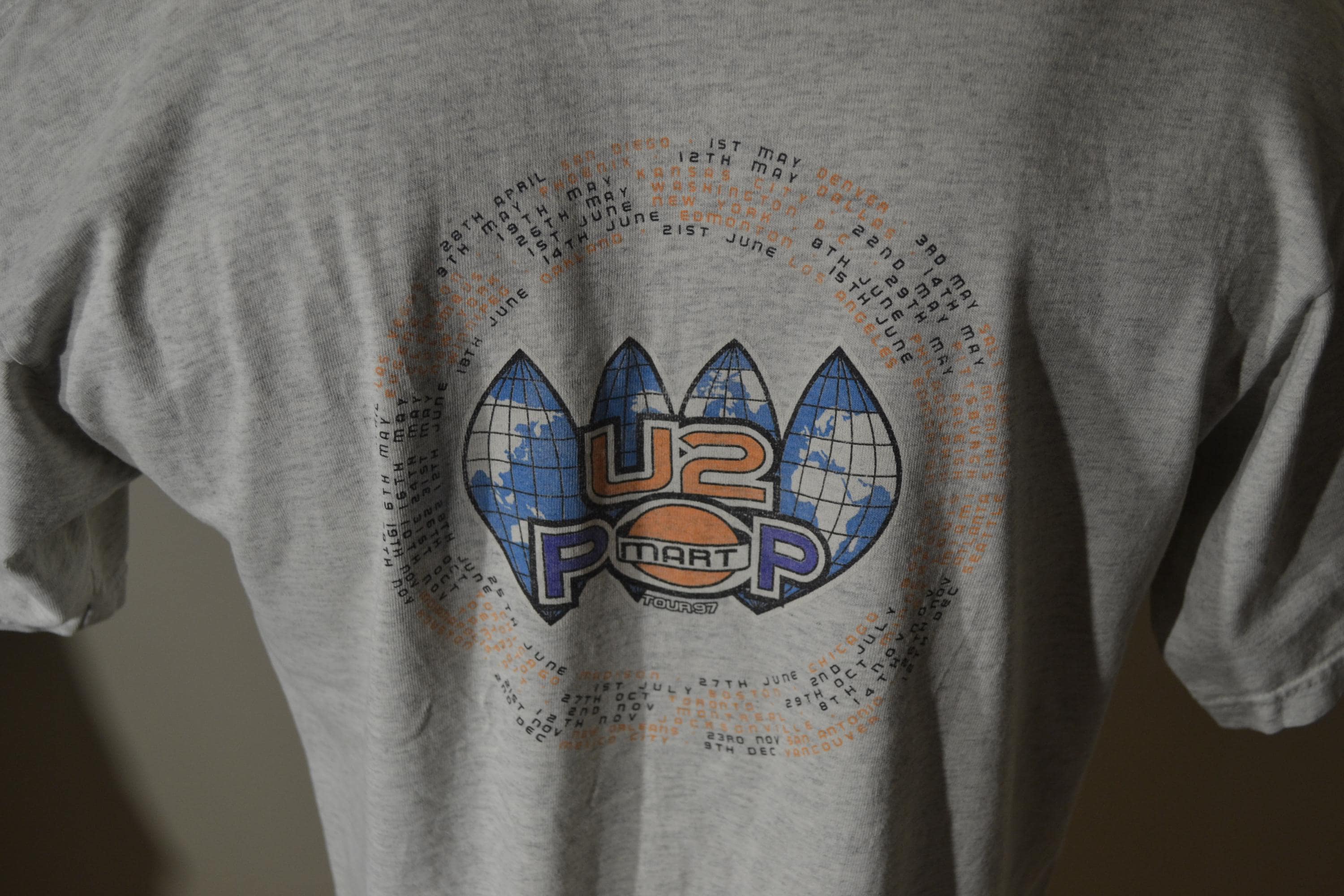 U2 ポップマート ツアー 97 ヴィンテージ Tシャツ – サイズ M – バンド 
