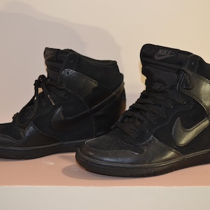 dunk sky hi wedge sneaker black