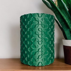 3D Printed Green Wave Planter Pot: Eco-Friendly Home Decor
