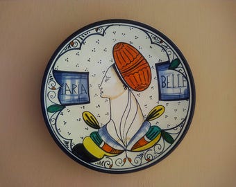 Plato de cerámica vintage de Faenza, retrato de una dama, plato de estilo renacentista, plato de cerámica artística vintage, Maria Belle, hecho a mano en Italia.