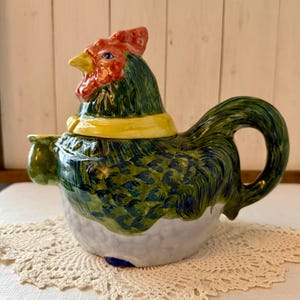 Puede incluir: Un letrero de madera rústico con el texto "Welcome to our porch" en letras blancas. El letrero presenta un acabado envejecido y un diseño sencillo y acogedor, perfecto para la decoración exterior.