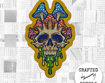 Trippy schedel-paddenstoel geborduurde opstrijkpatch – Zwaar vilt, gotische surrealistische patch
